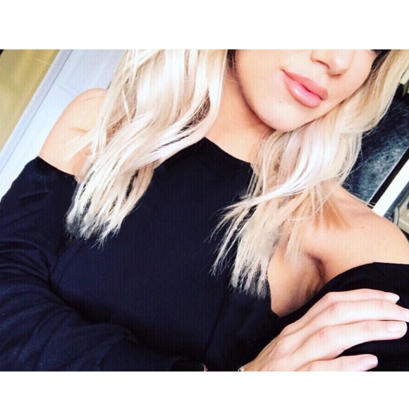 Tops - Gorgeous Sexy Long Sleeve Cold Shoulder Top